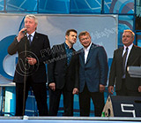С.Сметанюк - заместитель Полпреда УрФО (второй слева), А.Сидоров - мэр Сургута (первый слева)
