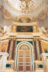 Алтарь церкви Архангела Михаила в Михайловском замке