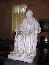 Скульптура сидящего Вольтера из Императорской Библиотеки, Эрмитаж